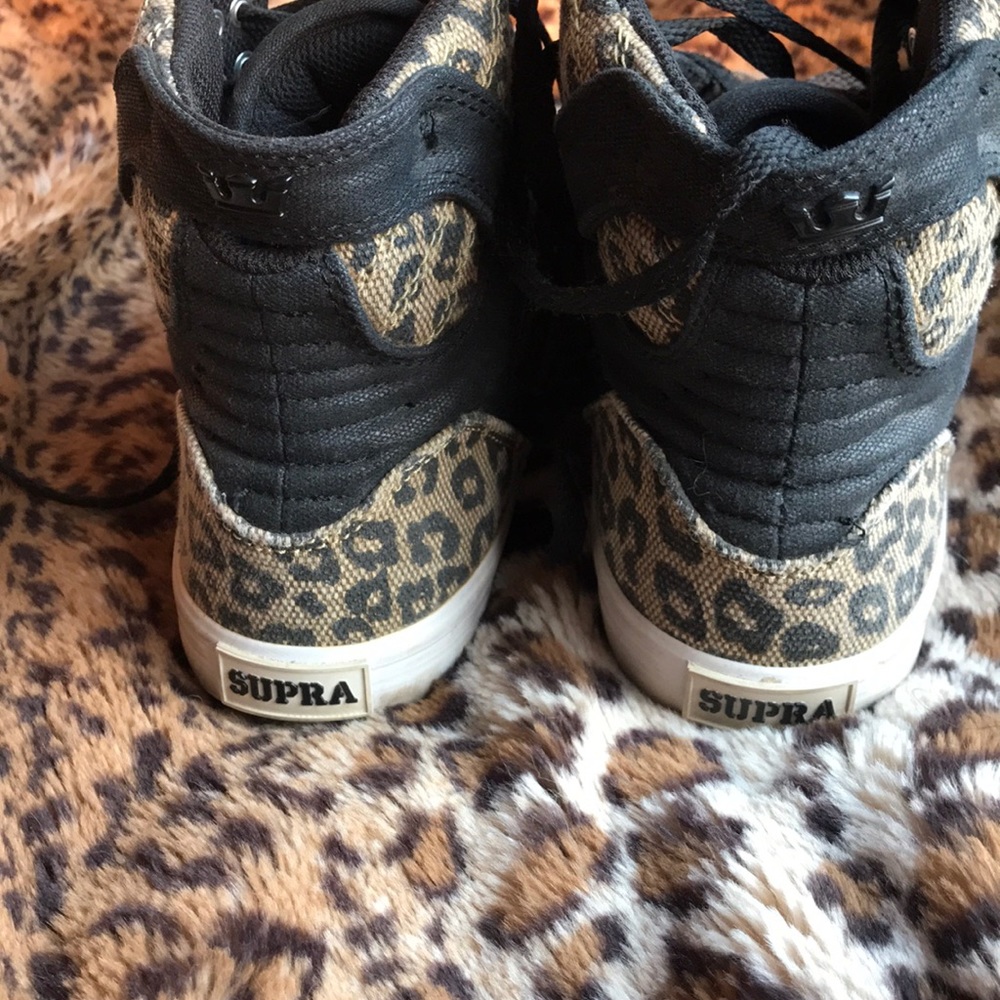 Supras - Picture 3 of 3